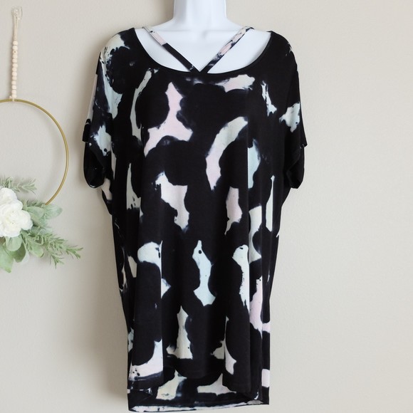 torrid Tops - Torrid Super Soft Knits Navy Tie Dye Strappy Front Short Sleeves Tee Size 2